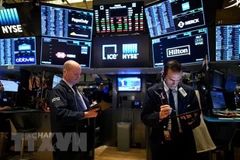 Giao dịch viên tại Sàn giao dịch Chứng khoán New York, Mỹ. (Ảnh: AFP/TTXVN) 