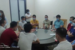 Các thực khách tại nhà hàng bị lập biên bản. (Nguồn: cand.com.vn) 