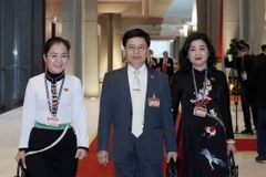 Các đại biểu đoàn Đảng bộ tỉnh Nghệ An đến dự phiên họp sáng 30/1. (Ảnh: TTXVN) 