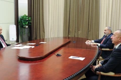 Tổng thống Nga Vladimir Putin (trái), Tổng thống Azerbaijan Ilham Aliyev và Thủ tướng Armenia Nikol Pashinyan tại cuộc gặp ở Sochi, Nga, ngày 26/11/2021. (Ảnh: AFP/TTXVN)