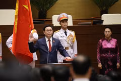Chủ tịch Quốc hội Vương Đình Huệ tuyên thệ. (Ảnh: Dương Giang/TTXVN)