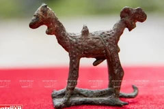 Tượng động vật Dốc Chùa - Bảo vật quốc gia, khai quật tại di chỉ khảo cổ học Dốc Chùa. (Nguồn: Báo ảnh Việt Nam)