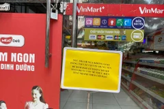 Thông báo của một cửa hàng thuộc chuỗi siêu thị VinMart (Ảnh: CTV)