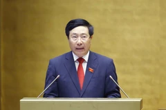 Phó Thủ tướng Chính phủ nhiệm kỳ 2016-2021 Phạm Bình Minh trình bày Báo cáo về đánh giá kết quả thực hiện kế hoạch phát triển kinh tế-xã hội, ngân sách nhà nước 6 tháng đầu năm và các giải pháp thực hiện kế hoạch phát triển kinh tế-xã hội, ngân sách nhà n