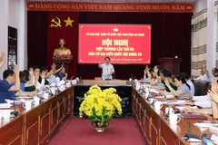 Các đại biểu biểu quyết lập danh sách chính thức người ứng cử đại biểu Quốc hội khóa XV và bầu cử đại biểu Hội đồng Nhân dân tỉnh Lai Châu khóa XV, nhiệm kỳ 2021-2026. (Ảnh: Đinh Thùy/TTXVN)