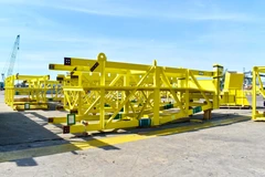 Các thành phần cấu thành hệ thống băng tải xử lý than được xuất khẩu đến cảng Onahama, tỉnh Fukushima, Nhật Bản. (Ảnh: Sỹ Thắng/TTXVN)
