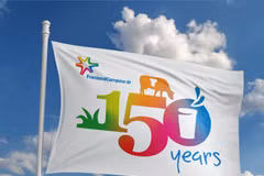 Lá cờ kỷ niệm 150 năm của Tập đoàn FrieslandCampina chính thức được giương cao, đánh dấu 1,5 thế kỷ Tập đoàn đồng hành cùng thế giới