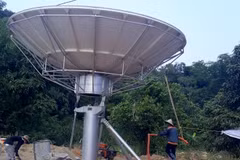Lắp đặt trạm Viba tại xã Độc Lập, thành phố Hòa Bình. (Nguồn: hoabinh.gov.vn)