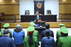 Quang cảnh phiên xét xử. (Ảnh: TTXVN) 