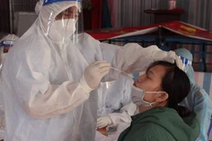 Xét nghiệm COVID-19. (Ảnh: Đức Phương /TTXVN)