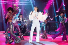 Á hậu Kiều Loan hóa quý cô disco ‘đốt cháy’ sàn diễn The Heroes 