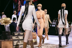 Hình tượng những phụ nữ độc lập và táo bạo của Elisabetta Franchi 