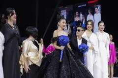 ‘Chạm’: Show diễn đầy ấn tượng của nhà thiết kế Adrian Anh Tuấn 