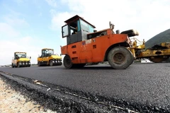 Không khí tấp nập trên tuyến cao tốc nối Nghệ An-Hà Tĩnh dịp đầu năm