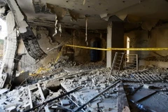 Những toà nhà dân cư bị hư hại sau các vụ tấn công bằng tên lửa của Israel xuống thủ đô Damascus, Syria. (Ảnh: THX/TTXVN)