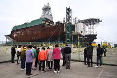 Lễ tưởng niệm vụ chìm phà Sewol tại thành phố cảng Mokpo, tỉnh Nam Jeolla ngày 16/4/2024. (Ảnh: AFP)