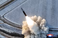 Triều Tiên phóng tên lửa đạn đạo liên lục địa Hwasong-18 ngày 18/12/2023. (Ảnh: KCNA/TTXVN)