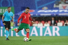 Siêu sao Cristiano Ronaldo (số 7) đã có 8 pha kiến tạo cho Đội tuyển Bồ Đào Nha trong các kỳ EURO. (Ảnh: THX/TTXVN)