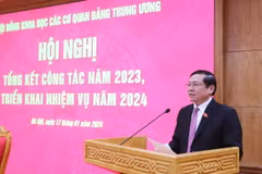 Ông Lại Xuân Môn, Ủy viên Trung ương Đảng, Phó Trưởng Ban Thường trực Ban Tuyên giáo Trung ương, Chủ tịch Hội đồng, phát biểu tại hội nghị. (Ảnh: Phương Hoa/TTXVN)