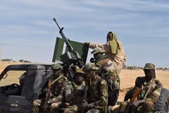 Binh sỹ Niger tuần tra tại khu vực Diffa, Đông Nam nước này. (Ảnh: AFP/TTXVN)
