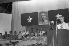 Chủ tịch Hồ Chí Minh phát biểu tại phiên khai mạc Đại hội Mặt trận Dân tộc thống nhất toàn quốc, ngày 5/9/1955. (Ảnh: Tư liệu TTXVN)