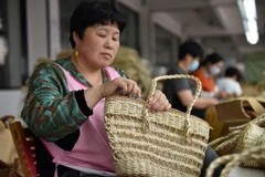 Đặc sắc nghề “đan rơm” truyền thống tại thị trấn Tân Hà của Trung Quốc