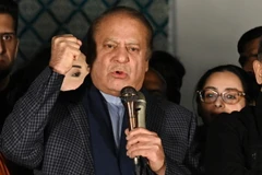 Cựu Thủ tướng Pakistan Nawaz Sharif phát biểu trước những người ủng hộ tại Lahore ngày 9/2/2024. (Ảnh: AFP/TTXVN)