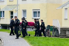 Cảnh sát có mặt tại hiện trường vụ tấn công bằng dao. (Nguồn: Bild)