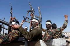 Các tay súng Houthi ở thủ đô Sanaa, Yemen. (Ảnh: AFP/TTXVN)