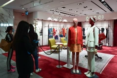 Các công ty xa xỉ phẩm đang phải đối mặt với nhu cầu yếu hơn. (Ảnh: AFP/TTXVN)