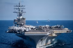 Tàu sân bay chạy bằng năng lượng hạt nhân USS Ronald Reagan của Mỹ tham gia cuộc tập trận Mỹ-Hàn trên vùng biển phía Đông Hàn Quốc, ngày 29/9/2022. (Ảnh: AFP/TTXVN)