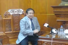 Thứ trưởng Bùi Văn Ga trả lời phỏng vấn báo chí. (Ảnh: PM/Vietnam+)