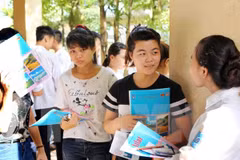 Thí sinh dự thi trung học phổ thông quốc gia. (Ảnh: TTXVN)