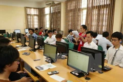 Thí sinh dự thi vào Đại học Quốc gia Hà Nội. (Ảnh: Quý Trung/Vietnam+)