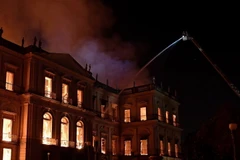 Hiện trường vụ hỏa hoạn tại Bảo tàng quốc gia Brazil ở Rio de Janeiro ngày 2/9. (Nguồn: AFP/TTXVN)