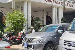 Hậu Giang kiểm tra thông tin hàng loạt xe biển xanh chở người đi tiệc