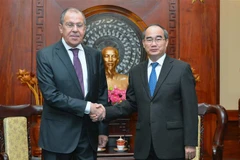Bí thư Thành ủy Thành phố Hồ Chí Minh Nguyễn Thiện Nhân và Bộ trưởng Ngoại giao Liên bang Nga Sergel Lavrov. (Ảnh: Thành Chung/TTXVN)