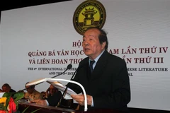 Nhà thơ Hữu Thỉnh, Chủ tịch Hội Liên hiệp các Hội Văn học nghệ thuật Việt Nam phát biểu. (Ảnh: Quang Quyết/TTXVN)