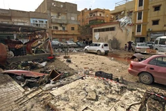 Hiện trường một vụ tấn công tại Benghazi, Libya ngày 24/1/2018. (Ảnh: AFP/ TTXVN)