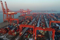 Vận chuyển hàng hóa tại cảng Tangshan, tỉnh Hà Bắc, Trung Quốc. (Ảnh: THX/TTXVN)