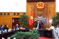 Thủ tướng Nguyễn Xuân Phúc chủ trì cuộc họp về việc mua tạm trữ gạo ở đồng bằng sông Cửu Long. (Ảnh: Thống Nhất/TTXVN)
