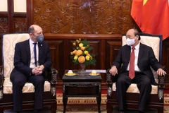 Chủ tịch nước Nguyễn Xuân Phúc tiếp Đại sứ Cộng hoà Đông Uruguay Raúl Juan Pollak Giampietro đến trình Quốc thư. (Ảnh: Thống Nhất/TTXVN)