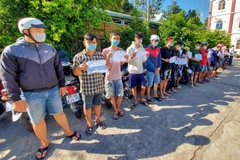 Các đối tượng tại cơ quan công an. (Ảnh: TTXVN phát)