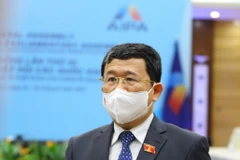 Chủ nhiệm Ủy ban Đối ngoại của Quốc hội Vũ Hải Hà trả lời các cơ quan thông tấn báo chí. (Ảnh: Nguyễn Điệp/TTXVN)