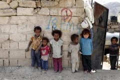 Trẻ em tị nạn tại Sanaa, Yemen, sau khi phải rời bở nhà cửa tránh xung đột ở Hodeidah. (Ảnh: THX/TTXVN)