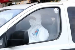 Những chiếc xe cứu thương được trao tặng nhằm hỗ trợ kịp thời công tác vận chuyển, điều trị cho các bệnh nhân COVID-19. (Ảnh minh họa. Nguồn: TTXVN)