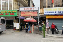 Phong tỏa và đình chỉ hoạt động tạm thời chợ Cột 3 (phường Hồng Hải). (Nguồn: Cổng thông tin điện tử thành phố Hạ Long)