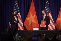 Phó Tổng thống Hoa Kỳ Kamala Harris tại lễ ký thỏa thuận. (Ảnh: TTXVN)