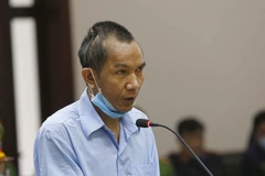 Bị cáo Lê Đình Chức nói lời sau cùng trước khi tòa tuyên án. (Ảnh: TTXVN)