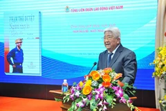 Ông Phạm Thế Duyệt phát biểu tại lễ giới thiệu sách. (Ảnh: Minh Đức/TTXVN)